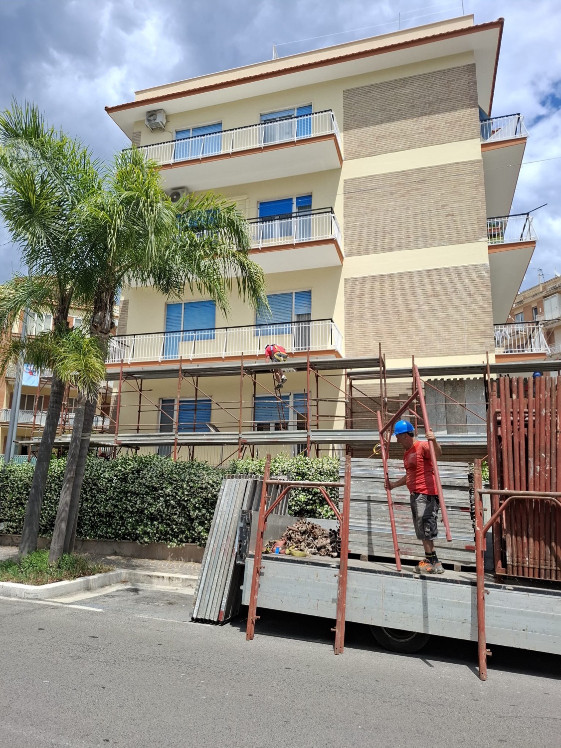 Cantiere Edil Di.Ma: ristrutturazione di facciata con ponteggio a Gaeta
